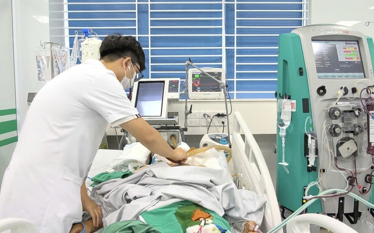 Nghĩ đau bụng bình thường, người đàn ông vào viện đã vỡ tĩnh mạch, máu phun thành tia trong dạ dày- Ảnh 4.