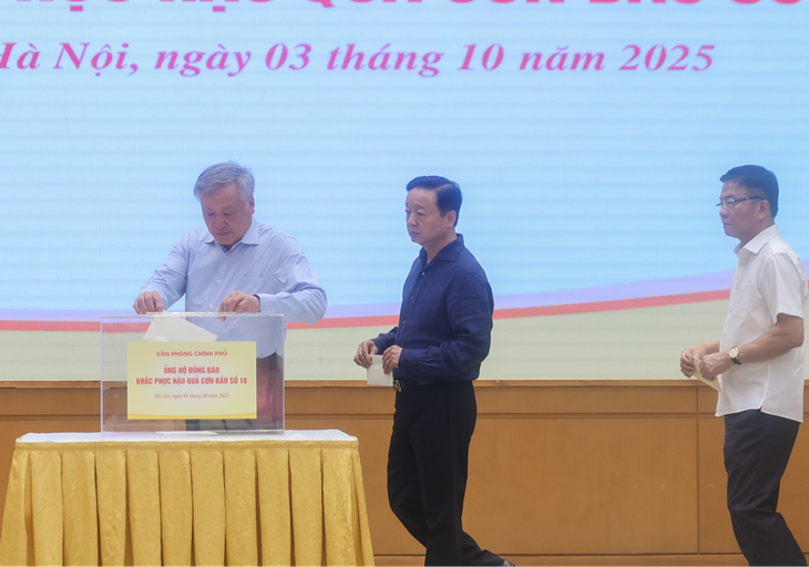 Lãnh đạo Chính phủ ủng hộ đồng bào bị thiệt hại do bão lũ- Ảnh 2.