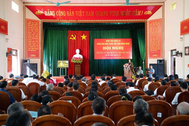 Phó Chủ tịch Quốc hội trả lời kiến nghị cử tri về chính sách thu hút, giữ chân bác sĩ có trình độ về cơ sở- Ảnh 1. Phó Chủ tịch Quốc hội trả lời kiến nghị cử tri về chính sách thu hút, giữ chân bác sĩ có trình độ về cơ sở- Ảnh 1.