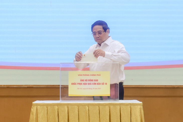 Lãnh đạo Chính phủ ủng hộ đồng bào bị thiệt hại do bão lũ- Ảnh 1.