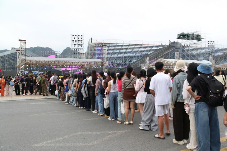 Hạ Long Concert 2025 khởi động mùa du lịch Thu - Đông của Quảng Ninh đầy cảm xúc- Ảnh 9. Hạ Long Concert 2025 khởi động mùa du lịch Thu - Đông của Quảng Ninh đầy cảm xúc- Ảnh 9.