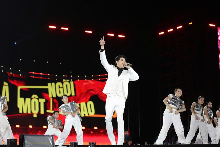 Hạ Long Concert 2025 khởi động mùa du lịch Thu - Đông của Quảng Ninh đầy cảm xúc- Ảnh 3. Hạ Long Concert 2025 khởi động mùa du lịch Thu - Đông của Quảng Ninh đầy cảm xúc- Ảnh 3.