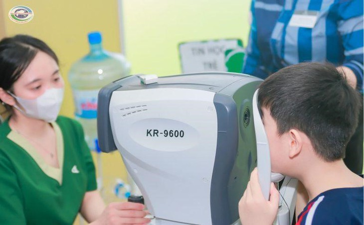 Bước tiến mới trong kiểm soát cận thị học đường tại Việt Nam- Ảnh 3.