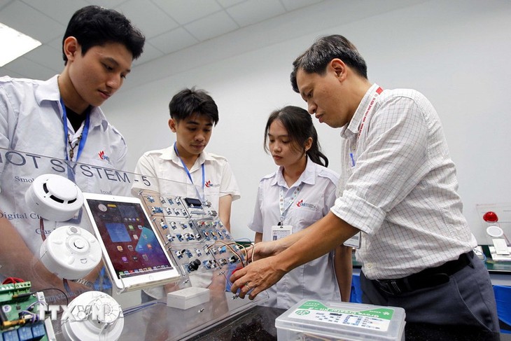 Góp ý dự thảo Văn kiện Đại hội XIV: Đổi mới toàn diện trong xây dựng thể chế- Ảnh 1.
