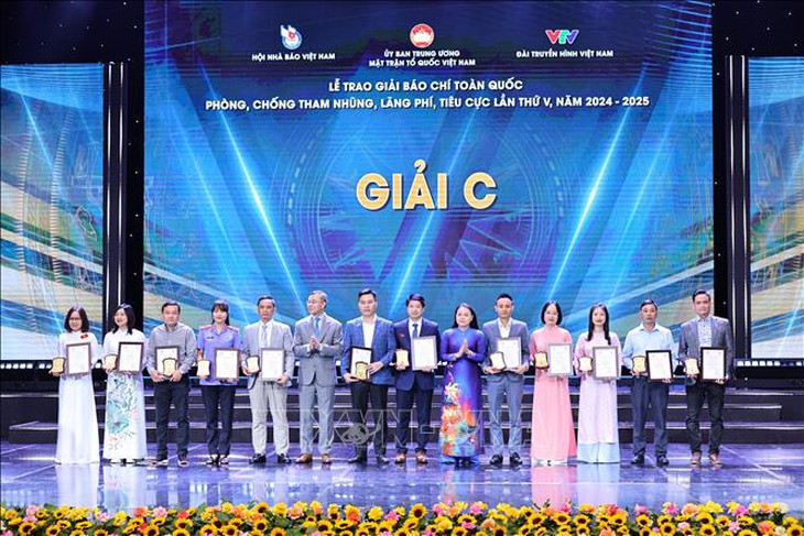 44 tác phẩm được trao Giải báo chí toàn quốc phòng, chống tham nhũng, lãng phí, tiêu cực lần thứ V- Ảnh 5.