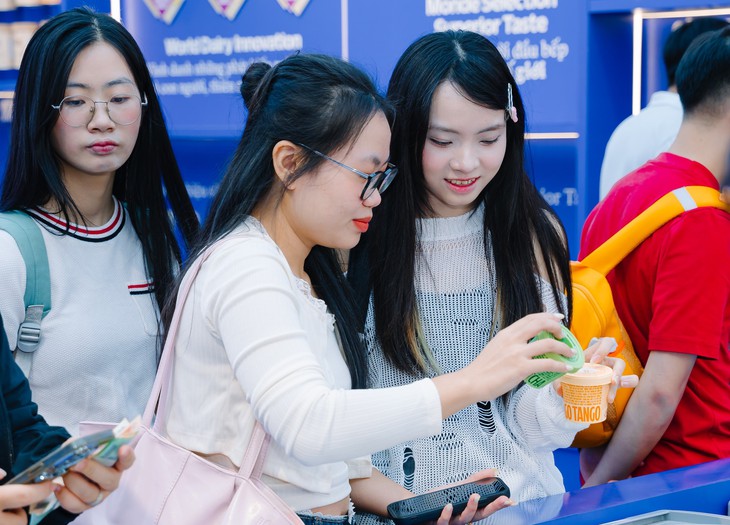 Vinamilk lan tỏa giá trị thương hiệu Việt tại Hội chợ Mùa Thu 2025- Ảnh 3.