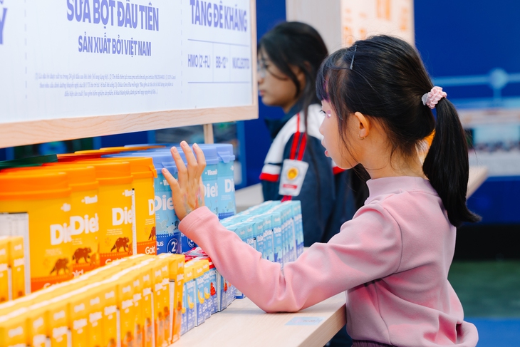 Vinamilk lan tỏa giá trị thương hiệu Việt tại Hội chợ Mùa Thu 2025- Ảnh 4.