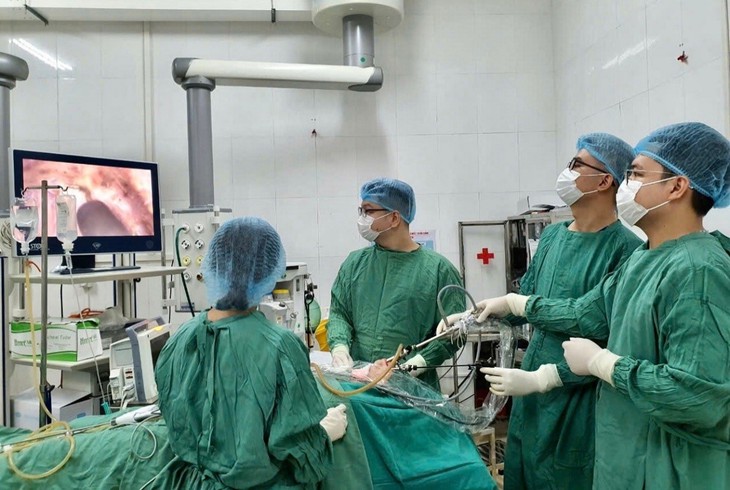 Bệnh viện Nội tiết Nghệ An tiên phong cải tiến phẫu thuật nội soi đường miệng trong điều trị ung thư tuyến giáp- Ảnh 1. Bệnh viện Nội tiết Nghệ An tiên phong cải tiến phẫu thuật nội soi đường miệng trong điều trị ung thư tuyến giáp- Ảnh 1.