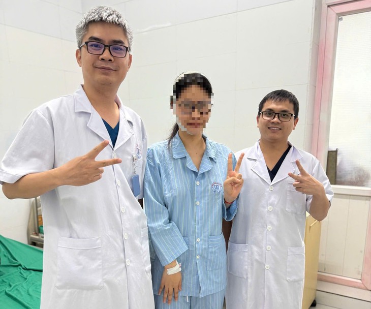 Bệnh viện Nội tiết Nghệ An tiên phong cải tiến phẫu thuật nội soi đường miệng trong điều trị ung thư tuyến giáp- Ảnh 2. Bệnh viện Nội tiết Nghệ An tiên phong cải tiến phẫu thuật nội soi đường miệng trong điều trị ung thư tuyến giáp- Ảnh 2.