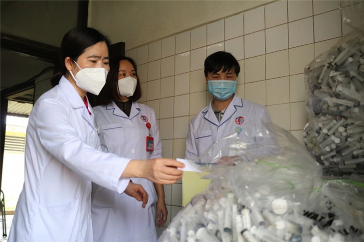 Bộ Y tế nhắc các địa phương 'siết' quản lý chất thải y tế 
bảo đảm an toàn môi trường
- Ảnh 1.