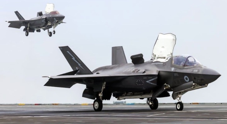 Máy bay F-18E Mỹ bắn hạ F-35B của Anh trong trận chiến mô phỏng - Ảnh 2. Máy bay F-18E Mỹ bắn hạ F-35B của Anh trong trận chiến mô phỏng - Ảnh 2.