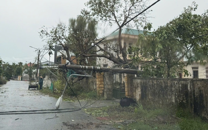 Bão Matmo di chuyển lệch về phía Bắc, tiến vào khu vực biên giới Quảng Ninh 