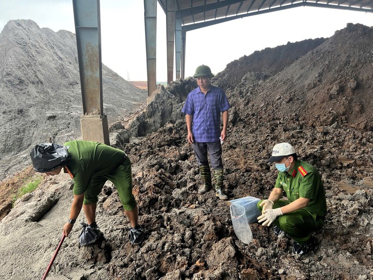 Chôn lấp hơn 2.000 tấn chất thải trái phép ra môi trường, giám đốc công ty cùng 4 đồng phạm bị bắt- Ảnh 1.