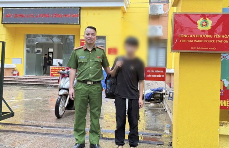 Tin lời mời “việc nhẹ, lương cao”, nam thanh niên 17 tuổi người Điện Biên lạc giữa Hà Nội- Ảnh 1.