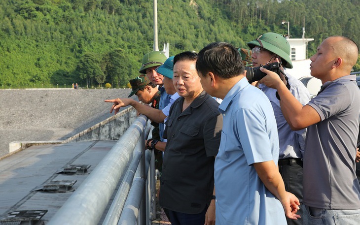 Phó Thủ tướng: Ứng phó bão số 11 phải chủ động, tính toán kỹ phương án vận hành hồ Thác Bà- Ảnh 4. Phó Thủ tướng: Ứng phó bão số 11 phải chủ động, tính toán kỹ phương án vận hành hồ Thác Bà- Ảnh 4.