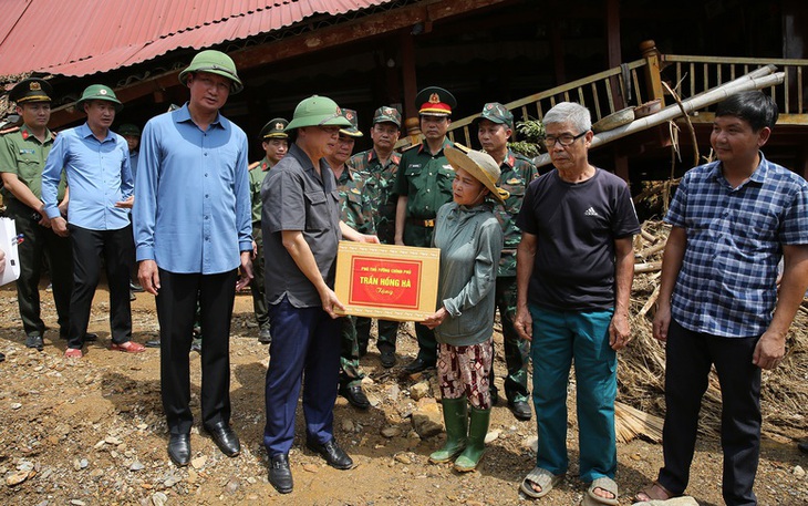 Phó Thủ tướng kiểm tra khắc phục hậu quả bão số 10, chuẩn bị ứng phó với bão số 11 ở Lào Cai- Ảnh 3.