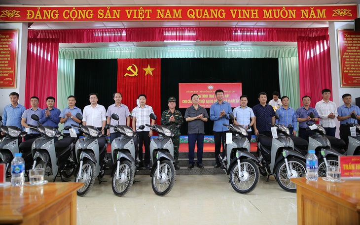 Phó Thủ tướng kiểm tra khắc phục hậu quả bão số 10, chuẩn bị ứng phó với bão số 11 ở Lào Cai- Ảnh 4.