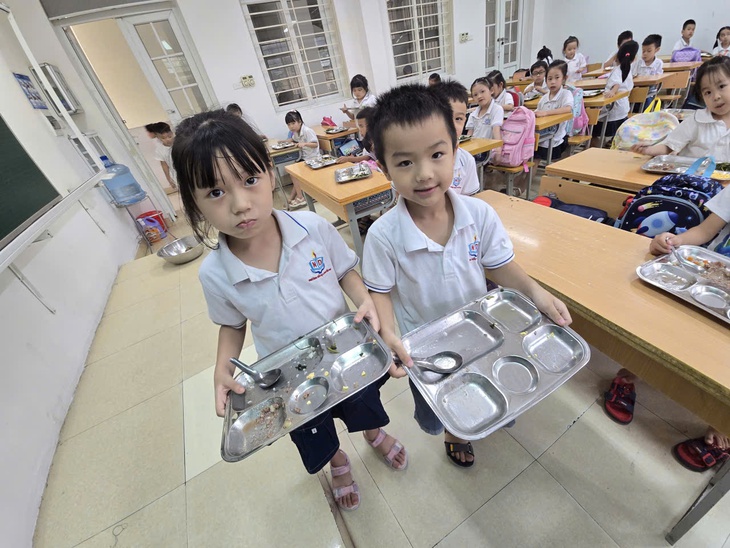 Dinh dưỡng học đường: Cha mẹ bận rộn, con bỏ ngỏ bữa ăn và 3 lời khuyên 'vàng' từ bác sĩ dinh dưỡng- Ảnh 2. Dinh dưỡng học đường: Cha mẹ bận rộn, con bỏ ngỏ bữa ăn và 3 lời khuyên 'vàng' từ bác sĩ dinh dưỡng- Ảnh 2.