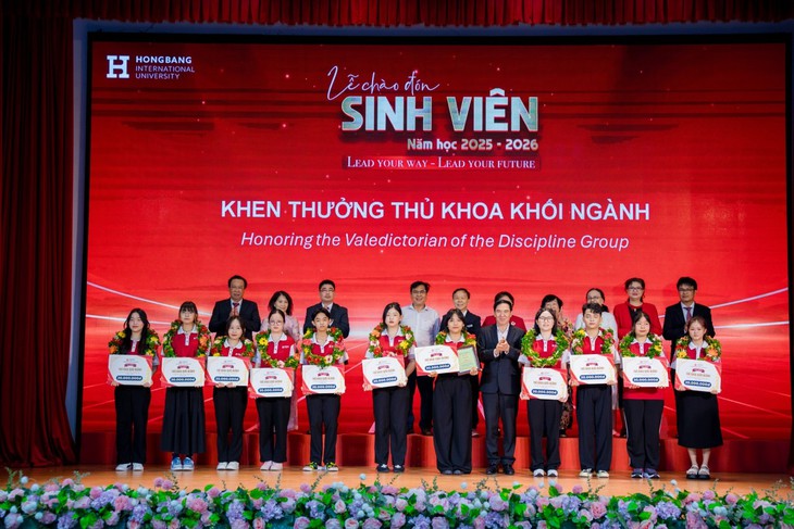 Bùng nổ lễ chào đón năm học mới 2025–2026 tại HIU- Ảnh 3. Bùng nổ lễ chào đón năm học mới 2025–2026 tại HIU- Ảnh 3.