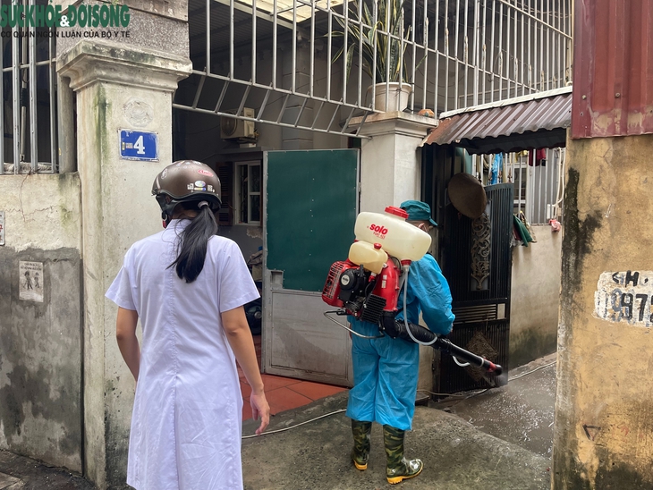 Hà Nội: Sau một tuần ngập lụt, phố Miêu Nha dần trở lại nhịp sống thường ngày- Ảnh 10. Hà Nội: Sau một tuần ngập lụt, phố Miêu Nha dần trở lại nhịp sống thường ngày- Ảnh 10.