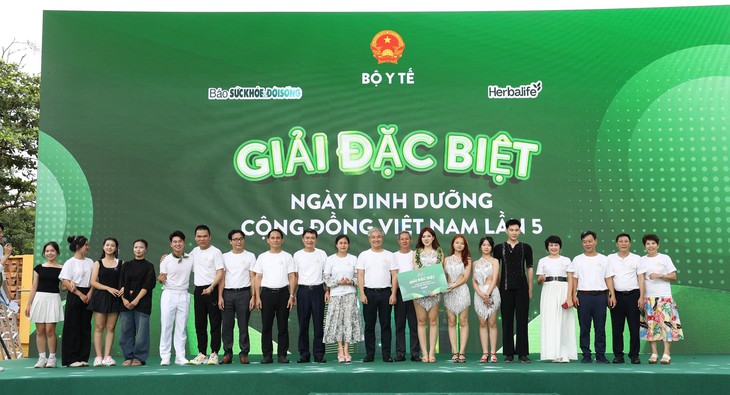 Màn trình diễn bùng nổ của Đội thi đạt giải Đặc biệt: Lan tỏa tinh thần sống khỏe từ năng lượng tích cực- Ảnh 1. Màn trình diễn bùng nổ của Đội thi đạt giải Đặc biệt: Lan tỏa tinh thần sống khỏe từ năng lượng tích cực- Ảnh 1.