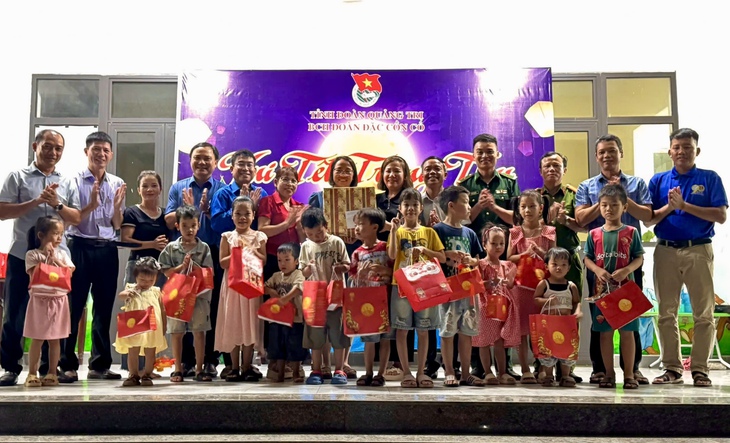 Trung thu ý nghĩa của trẻ em biên giới, hải đảo- Ảnh 2.