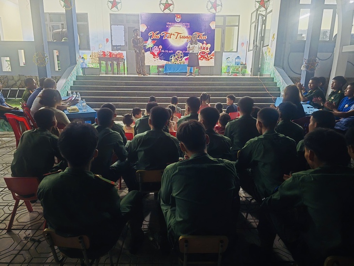 Trung thu ý nghĩa của trẻ em biên giới, hải đảo- Ảnh 1.
