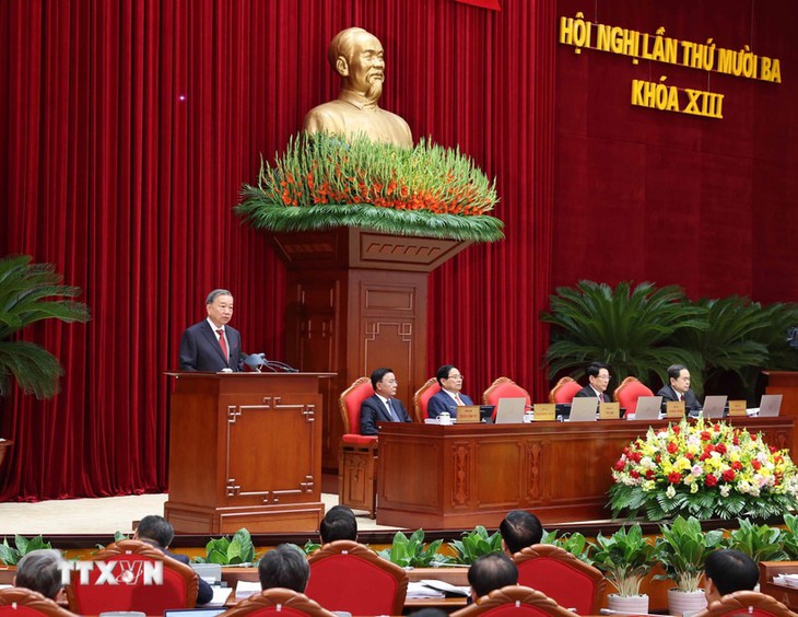 Biểu quyết giới thiệu nhân sự Ban chấp hành Trung ương khóa XIV- Ảnh 1.