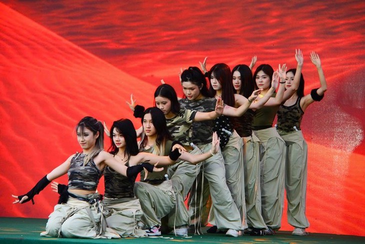 Giải Nhì ‘Ngày Dinh dưỡng cộng đồng Việt Nam’ Lần 5: Lan tỏa năng lượng tích cực từ những bước nhảy sôi động- Ảnh 1.