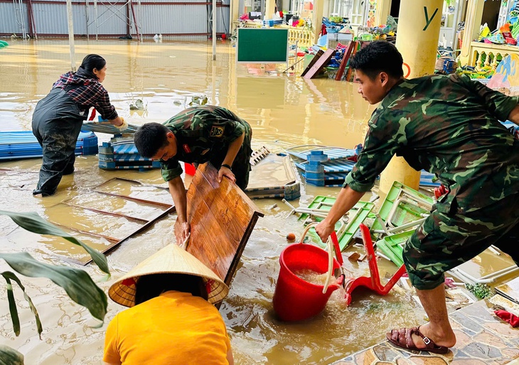 Sau lũ lịch sử, học sinh xã Nông Cống trở lại lớp học- Ảnh 5.