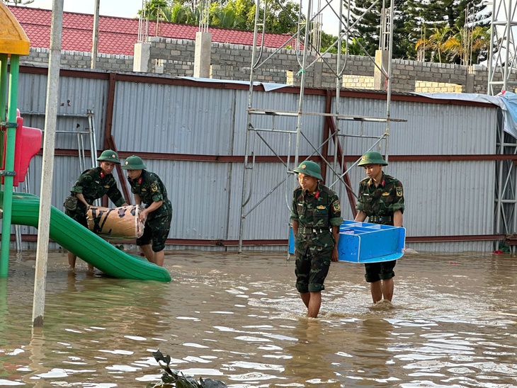 Sau lũ lịch sử, học sinh xã Nông Cống trở lại lớp học- Ảnh 6.