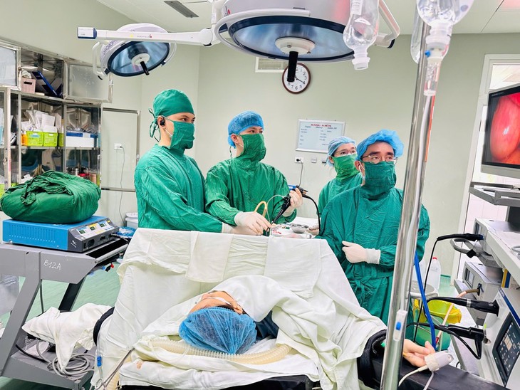Bệnh viện Hữu nghị Đa khoa Nghệ An tiên phong tán sỏi đường mật bằng điện thủy lực- Ảnh 1.
