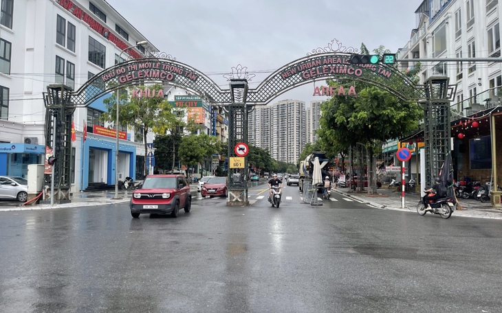 Hà Nội: Hình ảnh lạ thường tại "ốc đảo An Khánh" sau mưa lớn