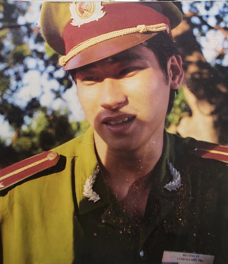 Minh Tiệp gây bất ngờ với hình ảnh 'khi công an, khi tội phạm'- Ảnh 1. Minh Tiệp gây bất ngờ với hình ảnh 'khi công an, khi tội phạm'- Ảnh 1.