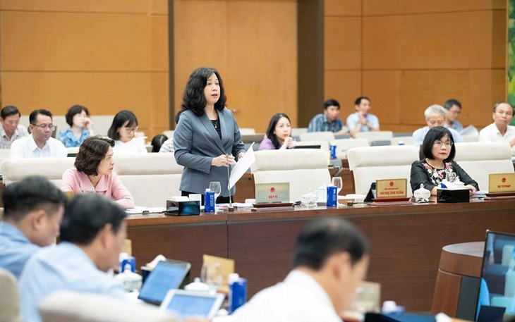 Bộ trưởng Đào Hồng Lan trình UBTVQH 4 chính sách mới của dự án Luật Dân số