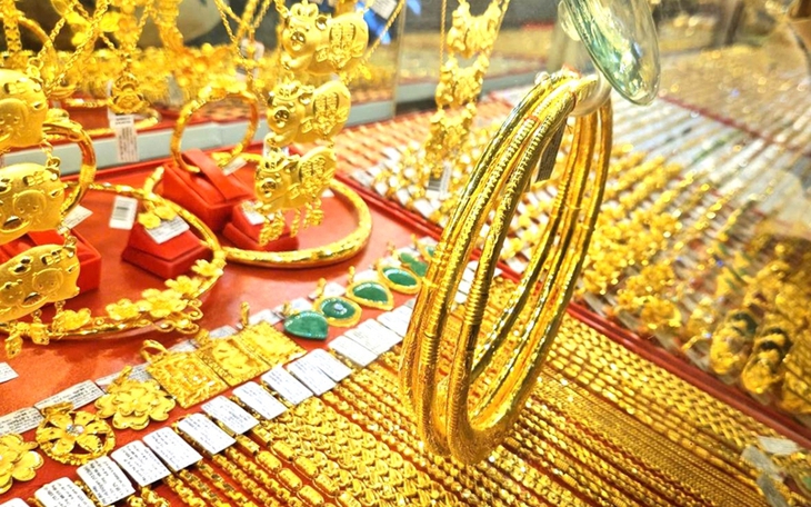 Giá vàng hôm nay ngày 8/10 tăng rất mạnh, liên tiếp phá đỉnh