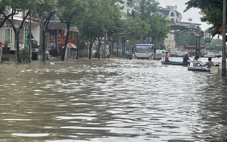Hà Nội: "Ốc đảo An Khánh" lại chìm trong biển nước sau mưa