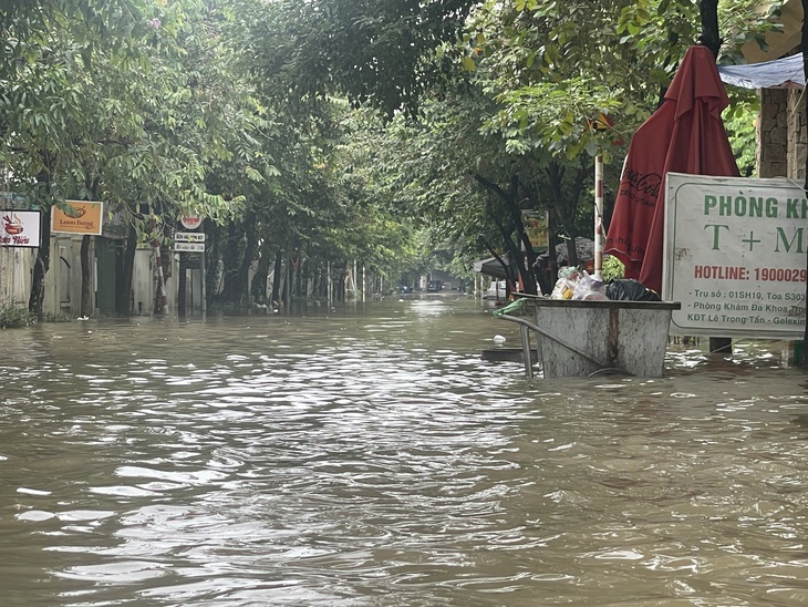 Hà Nội: 'Ốc đảo An Khánh' lại chìm trong biển nước sau mưa- Ảnh 10.