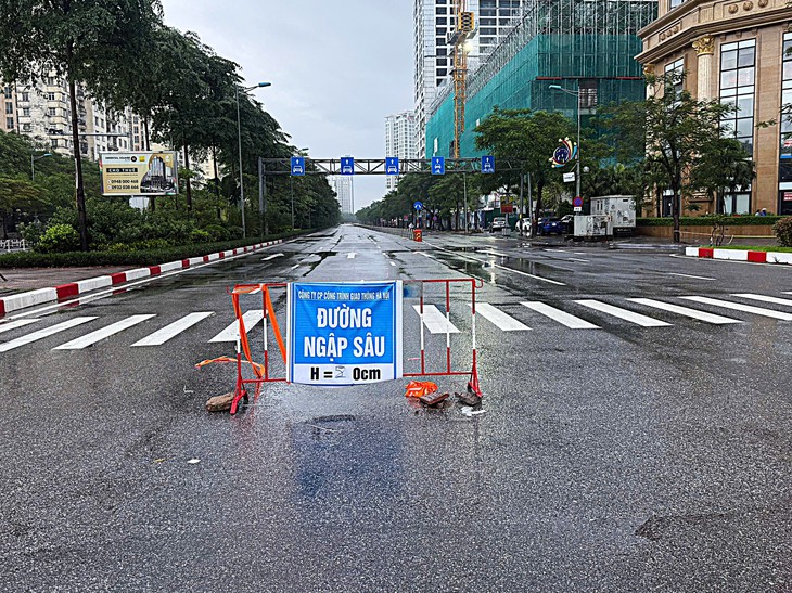 Cận cảnh những điểm còn ngập sâu ở Hà Nội sáng 8/10- Ảnh 4.