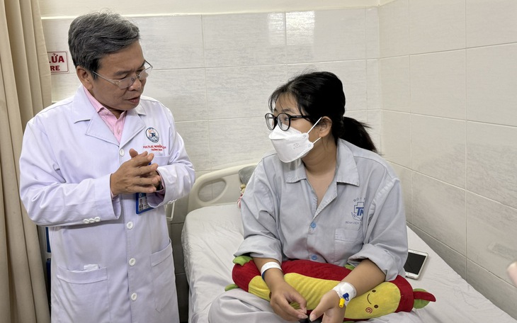5 năm chịu đau vai, nam bệnh nhân bất ngờ phát hiện u xương- Ảnh 1.