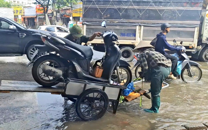 Hà Nội lại mưa lớn, danh sách những tuyến phố có nguy cơ ngập úng- Ảnh 3.