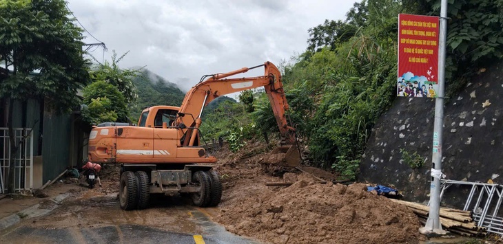 Thanh Hóa nỗ lực khắc phục ách tắc giao thông do sạt lở- Ảnh 2.
