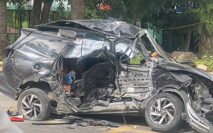 Vụ tai nạn nghiêm trọng giữa hai ô tô ở Quảng Trị: Thêm một người tử vong- Ảnh 2.
