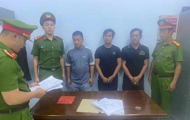 Bắt giữ khẩn cấp nhóm tài xế, phụ xe đánh nhau tại trạm thu phí- Ảnh 1.