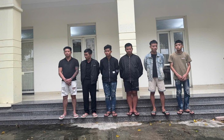 Khởi tố nhóm thanh thiếu niên mang hung khí gây rối  