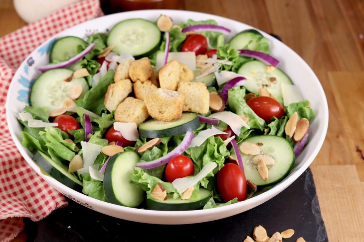 4 sai lầm khi ăn salad khiến lượng đường trong máu tăng cao- Ảnh 1. 4 sai lầm khi ăn salad khiến lượng đường trong máu tăng cao- Ảnh 1.