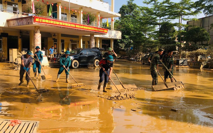  Y tế Thái Nguyên thiệt hại nặng sau bão, nhân viên y tế ‘xắn tay’ dọn dẹp