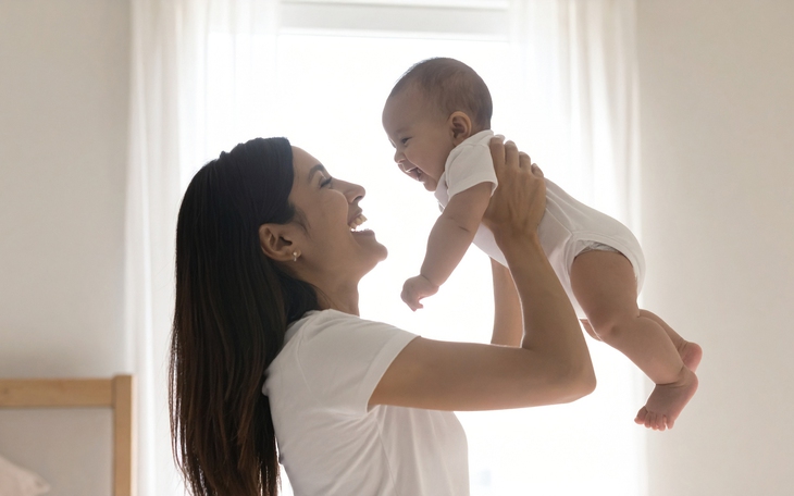 Cúm mùa dễ lây cho trẻ, mối nguy cha mẹ cần biết