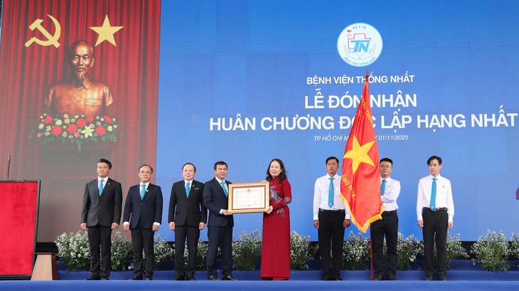 Bộ trưởng Đào Hồng Lan: Bệnh viện Thống Nhất - biểu tượng của y đức, trí tuệ và bản lĩnh người thầy thuốc Việt Nam- Ảnh 2.