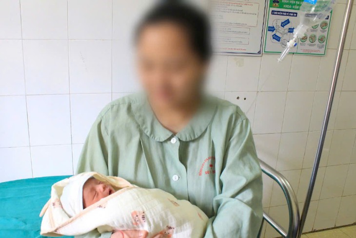 Ca mổ '3 nguy cơ' cứu sản phụ mang thai bằng IVF ở Điện Biên- Ảnh 1.